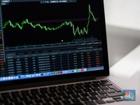 IHSG Jatuh 3,33%, Saham Bluechips dan Konglomerat Berguguran