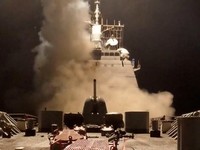 Foto Satelit Ungkap AS Kerahkan Kapal Induk, Bakal Serang Houthi-Iran