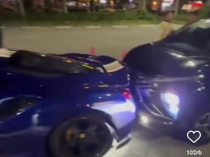 Segini Harga Ferrari yang Ditabrak Xpander di PIK