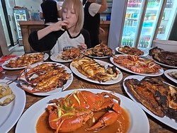 Tzuyang Beli Seafood 15 Kg di Pasar Kedonganan, Mukbang Sendirian! Tzuyang Beli Seafood 15 Kg di Pasar Kedonganan, Mukbang Sendirian!