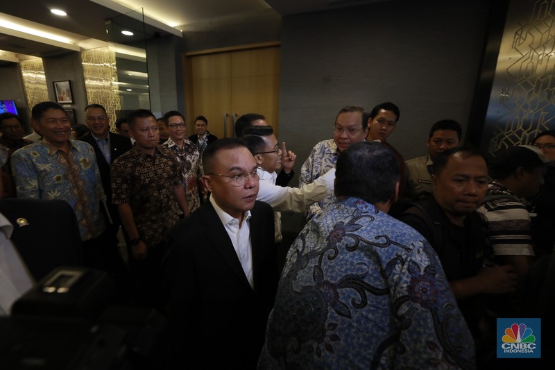 Anggota DPR RI kunjungi Bursa Efek Indonesia (BEI) di Jakarta, Selasa (18/3/2025). (CNBC Indonesia/Muhammad Sabki) Anggota DPR RI kunjungi Bursa Efek Indonesia (BEI) di Jakarta, Selasa (18/3/2025). (CNBC Indonesia/Muhammad Sabki)