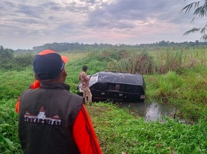 Puting Beliung Terjang Bekasi: Mobil Terhempas, Rumah dan Tower BTS Roboh