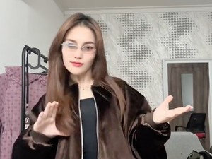 Gaya Ayu Ting Ting Ikut Dance Challenge, Viral Direpost Jennie BLACKPINK