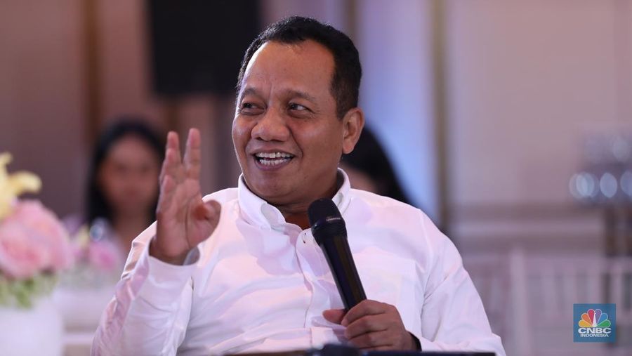 Direktur Jenderal Mineral dan Batubara Kementerian ESDM RI, Tri Winarno menyampaikan paparan dalam acara Mining Forum 2025 di Jakarta, Selasa (18/3/2025). (²©²ÊÍøÕ¾/Tri Susilo)