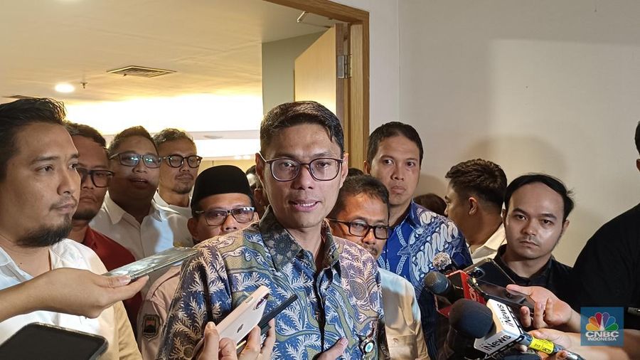 Dirjen Perdagangan Dalam Negeri Kemendag, Iqbal Shoffan Shofwan saat Konferensi Pers di kantor Kemendag, Selasa (18/3/2025). (CNBC Indonesia/ Martyasari Rizky)