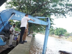 Kenneth DPRD DKJ: Pengerukan Lumpur Kali Pesanggrahan Cegah Banjir di Kembangan