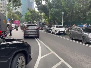 Lalin di Senopati Arah Senayan Jaksel Macet Imbas Ada Demo di KemenPAN-RB