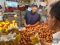 Pagi-Pagi Mendag Sidak Pasar Senen, Temukan Harga Beras-Telur Segini