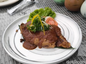 Gurih Mlekoh! Ayam Berbalut Lumpur Tebal di Kulonprogo