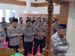 Polres Tulungagung Salat Gaib-Doa Bersama untuk 3 Anggota Polri Gugur di Lampung