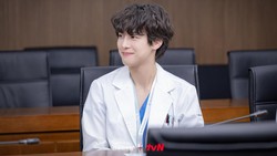 5 Drakor Kang You Seok, Si Mantan Idol di Resident Playbook