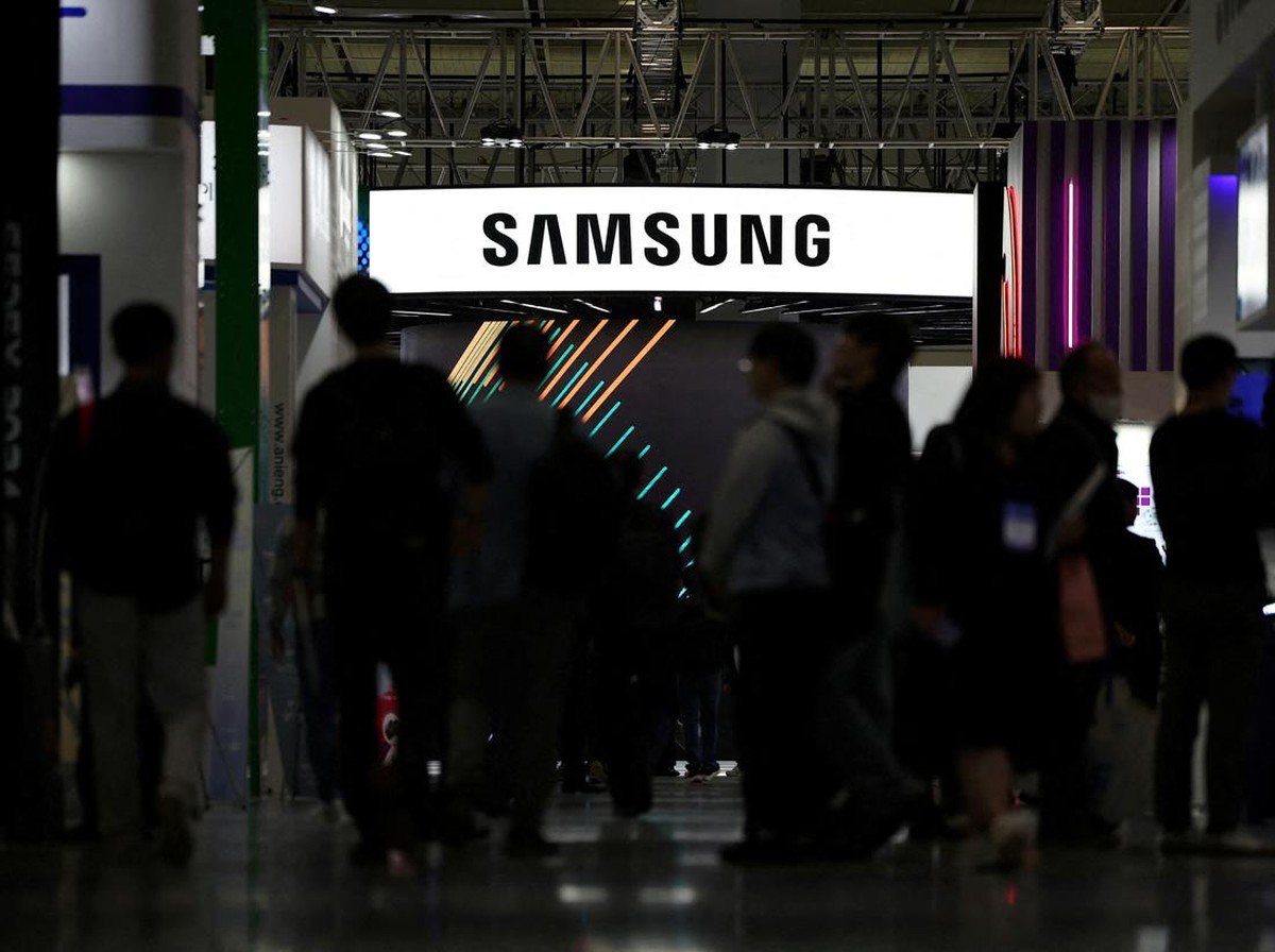 Samsung Siap Luncurkan Ponsel Lipat Tiga dengan Inovasi Canggih 2025