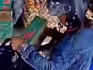 Maling di Bogor Bayar 2 Dus Santan Curiannya Usai Rekaman CCTV Viral