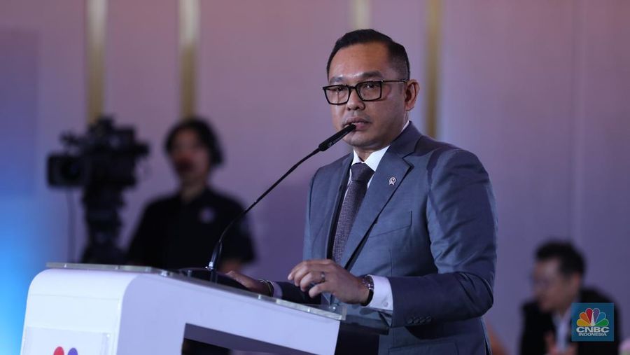 Wakil Menteri Investasi dan Hilirisasi/Wakil Kepala BKPM, Todotua Pasaribu menyampaikan paparan dalam acara Mining Forum 2025 di Jakarta, Selasa (18/3/2025). (²©²ÊÍøÕ¾/Tri Susilo)