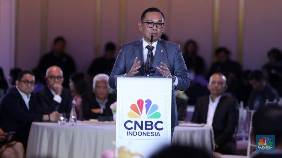 Wakil Menteri Investasi dan Hilirisasi/Wakil Kepala BKPM, Todotua Pasaribu menyampaikan paparan dalam acara Mining Forum 2025 di Jakarta, Selasa (18/3/2025). (վ/Tri Susilo)