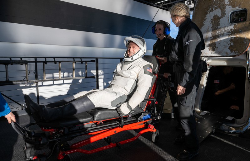 Astronot NASA Suni Williams dibantu keluar dari pesawat ruang angkasa SpaceX Dragon di atas kapal pemulihan SpaceX MEGAN setelah dia, astronot NASA Nick Hague, dan Butch Wilmore, serta kosmonot Roscosmos Aleksandr Gorbunov mendarat di perairan lepas pantai Tallahassee, Florida, Selasa, 18 Maret 2025. Astronot NASA Suni Williams dibantu keluar dari pesawat ruang angkasa SpaceX Dragon di atas kapal pemulihan SpaceX MEGAN setelah dia, astronot NASA Nick Hague, dan Butch Wilmore, serta kosmonot Roscosmos Aleksandr Gorbunov mendarat di perairan lepas pantai Tallahassee, Florida, Selasa, 18 Maret 2025. (NASA/Keegan Barber/ Handout via REUTERS)