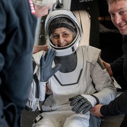 9 Bulan Tak Bisa Pulang, Astronaut NASA Akhirnya Sampai di Bumi