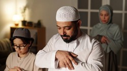 Bolehkah Tarawih Berjamaah dengan Keluarga di Rumah? Ini Penjelasannya