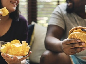 Saran Ahli Gizi Agar Bisa Makan Enak Tanpa Takut Gendut saat Liburan