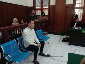 Ivan Sugiamto Pemaksa Siswa Menggonggong Dituntut 10 Bulan Bui