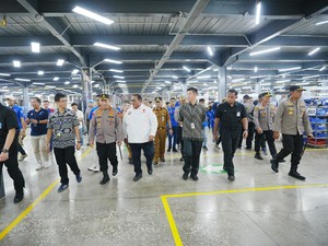 Kapolri Tinjau Pabrik Sepatu di Brebes, Harap Bisa Kurangi Pengangguran