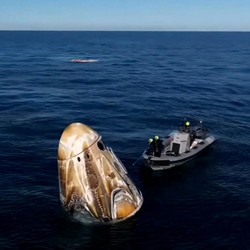 Momen Tak Terduga Astronaut NASA Pulang ke Bumi Muncul di Laut