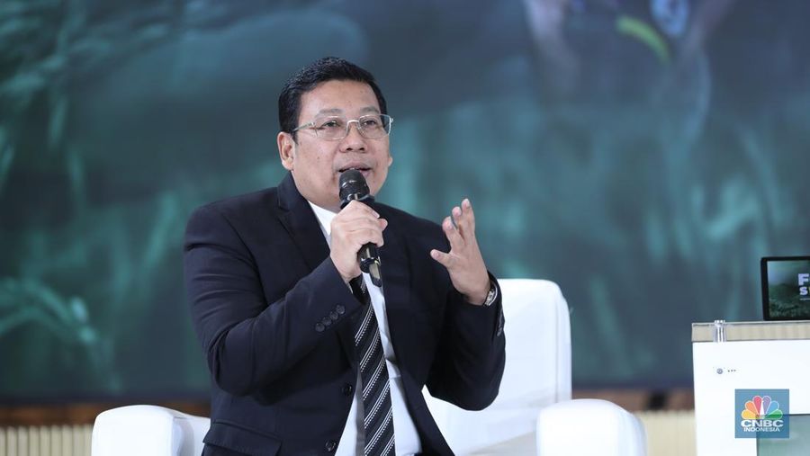 Kepala Badan Pangan Nasional, Arief Prasetyo Adi menyampaikan paparan dalam acara Food Summit 2025 di Jakarta, Rabu (19/3/2025). (CNBC Indonesia/Tri Susilo)