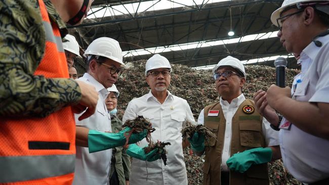Ada 'Harta Karun' di Tumpukan Sampah Bantar Gebang, Zulhas Lakukan Ini
