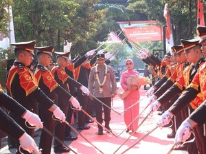 Pedang Pora-Reog Ponorogo Sambut Kapolda Jatim Irjen Nanang Avianto