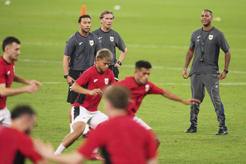 Pemain Tim Nasional (Timnas) menjalani sesi latihan di Stadion Netstrata Jubilee, Sydney, Rabu (19/3/2025). (AP Photo/Mark Baker) Pemain Tim Nasional (Timnas) menjalani sesi latihan di Stadion Netstrata Jubilee, Sydney, Rabu (19/3/2025). (AP Photo/Mark Baker)