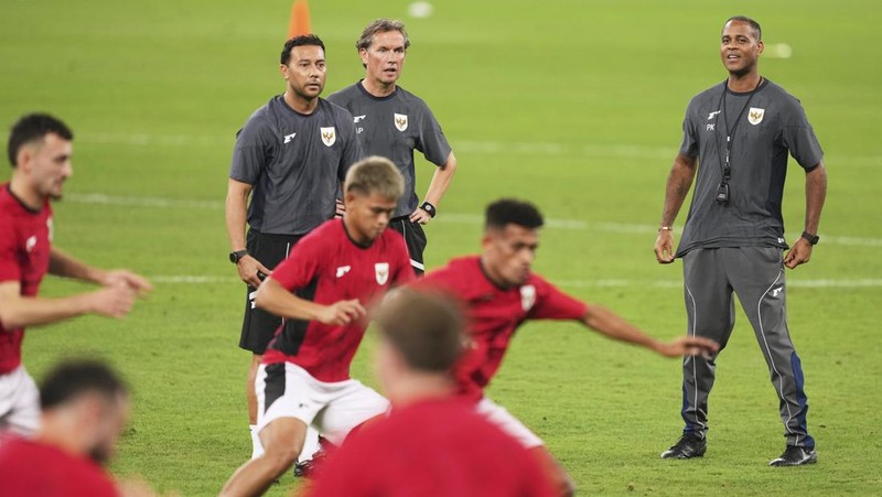 Pemain Tim Nasional (Timnas) menjalani sesi latihan di Stadion Netstrata Jubilee, Sydney, Rabu (19/3/2025). (AP Photo/Mark Baker)