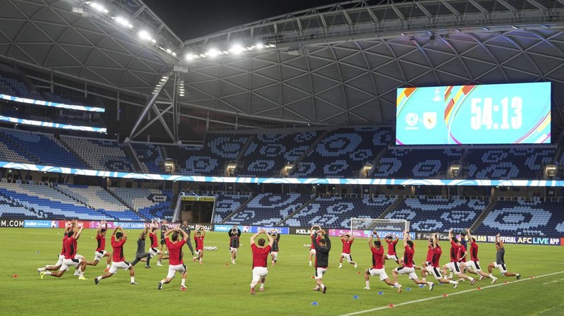 Pemain Tim Nasional (Timnas) menjalani sesi latihan di Stadion Netstrata Jubilee, Sydney, Rabu (19/3/2025). (AP Photo/Mark Baker)