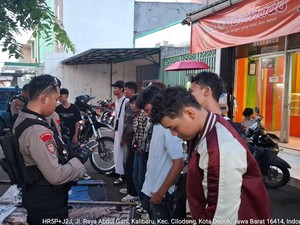Remaja Depok Konvoi Bawa Bendera Gangster Bikin Macet, Dibubarkan Polisi