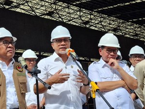 Zulhas Kaget Lihat Tumpukan Sampah di Bantargebang Setinggi Gedung 20 Lantai