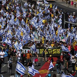 Ramai-Ramai Warga Israel 'Kepung' Netanyahu, Demo Tolak Serang Gaza
