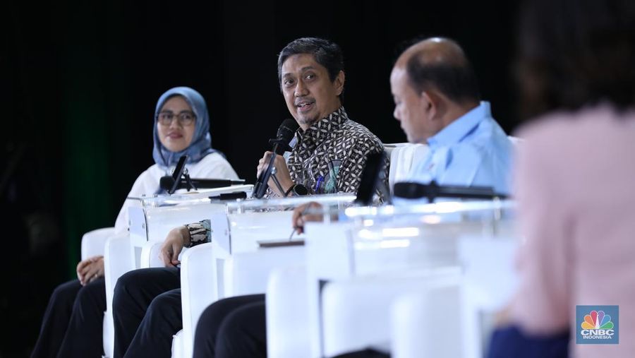 Staf Ahli Menteri Bidang Manajemen Konektivitas, Kementerian Koordinator Bidang Pangan, Prayudi Syamsuri menyampaikan paparan dalam acara Food Summit 2025 di Jakarta, Rabu (19/3/2025). (CNBC Indonesia/Tri Susilo)