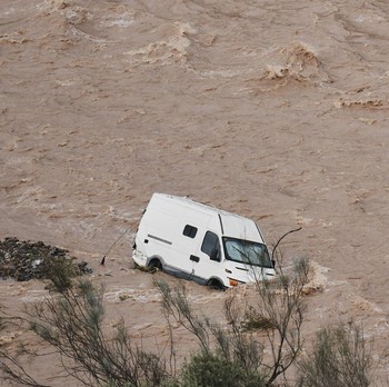 Potret Banjir Bandang Gulung Spanyol, Mobiil Hanyut-Warga Hilang