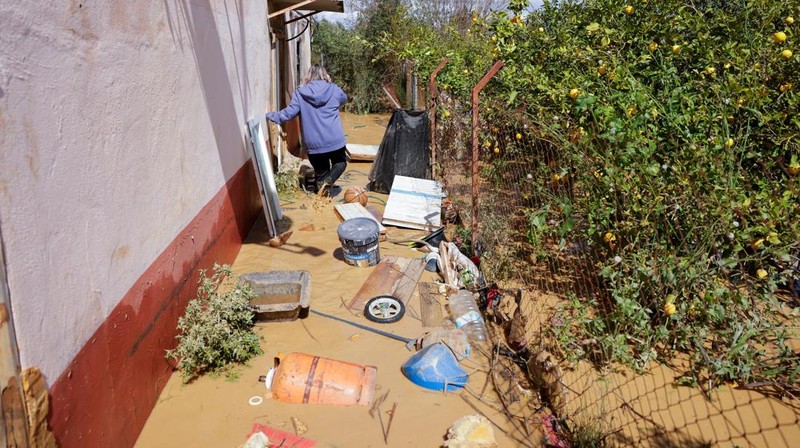 Suasana setelah hujan lebat di Campanillas, Malaga, Spanyol, Selasa (18/3/2025). (REUTERS/Jon Nazca)