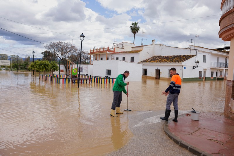 Suasana setelah hujan lebat di Campanillas, Malaga, Spanyol, Selasa (18/3/2025). (REUTERS/Jon Nazca) Suasana setelah hujan lebat di Campanillas, Malaga, Spanyol, Selasa (18/3/2025). (REUTERS/Jon Nazca)