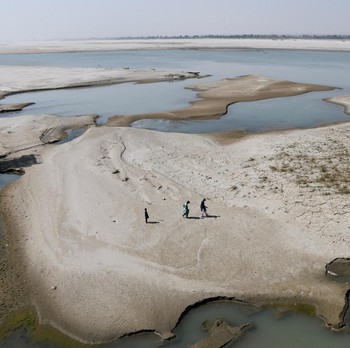 'Kiamat' Muncul di Pakistan, Sungai Berubah Jadi Daratan Luas