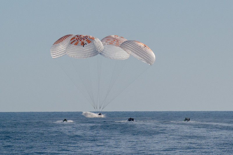 Astronot NASA Suni Williams dibantu keluar dari pesawat ruang angkasa SpaceX Dragon di atas kapal pemulihan SpaceX MEGAN setelah dia, astronot NASA Nick Hague, dan Butch Wilmore, serta kosmonot Roscosmos Aleksandr Gorbunov mendarat di perairan lepas pantai Tallahassee, Florida, Selasa, 18 Maret 2025. Astronot NASA Suni Williams dibantu keluar dari pesawat ruang angkasa SpaceX Dragon di atas kapal pemulihan SpaceX MEGAN setelah dia, astronot NASA Nick Hague, dan Butch Wilmore, serta kosmonot Roscosmos Aleksandr Gorbunov mendarat di perairan lepas pantai Tallahassee, Florida, Selasa, 18 Maret 2025. (NASA/Keegan Barber/ Handout via REUTERS)
