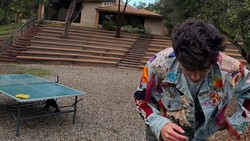 Timothee Chalamet Beli Jaket Bekas Bob Dylan Rp 413 Juta, Apa Istimewanya?