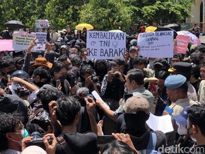 Ketua Komisi A DPRD DIY Temui Massa Tolak UU TNI, Janji Kirim Tuntutan ke DPR