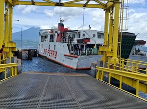 KMP Nusa Makmur Berhasil Dievakuasi Setelah Kandas di Perairan Buleleng