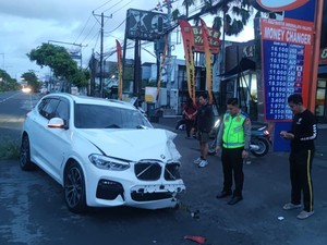 Pemotor di Bali Tewas Ditabrak Mobil Bule Rusia