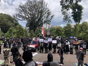 Massa Jogja Memanggil Geruduk Gedung DPRD DIY Tolak UU TNI
