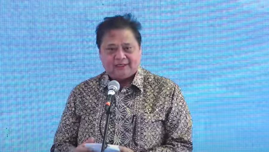 Menkoperekonomian Airlangga Hartarto saat acara peresmian Kawasan Ekonomi Khusus (KEK) Industropolis Batang pada Kamis (20/3/2025). (YouTube/Grand Batang City)