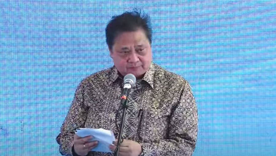 Menkoperekonomian Airlangga Hartarto saat acara peresmian Kawasan Ekonomi Khusus (KEK) Industropolis Batang pada Kamis (20/3/2025). (YouTube/Grand Batang City)