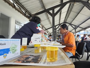 Jelang Lebaran, Sopir dan Awak Bus di Terminal Arjosari Dites Urine