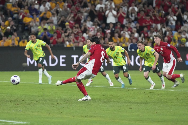 Jackson Irvine dari Australia, kedua dari kiri, merayakan gol ketiga timnya melawan Indonesia selama pertandingan kualifikasi Piala Dunia di Stadion Sepak Bola Sydney, Sydney, Australia, Kamis, 20 Maret 2025. Jackson Irvine dari Australia, kedua dari kiri, merayakan gol ketiga timnya melawan Indonesia selama pertandingan kualifikasi Piala Dunia di Stadion Sepak Bola Sydney, Sydney, Australia, Kamis, 20 Maret 2025. (AP Photo/Mark Baker)